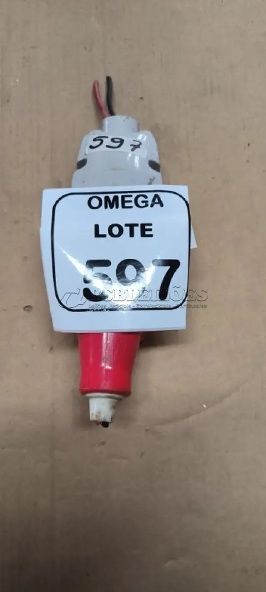 LOTE 597 - 01 TOMADA "E" PLUG INDUSTRIAL MACHO/FÊMEA SOBREPOR. (NO ESTADO EM QUE SE ENCONTRA. SUJEITO A AVARIAS OCULTAS/VISÍVEIS.)