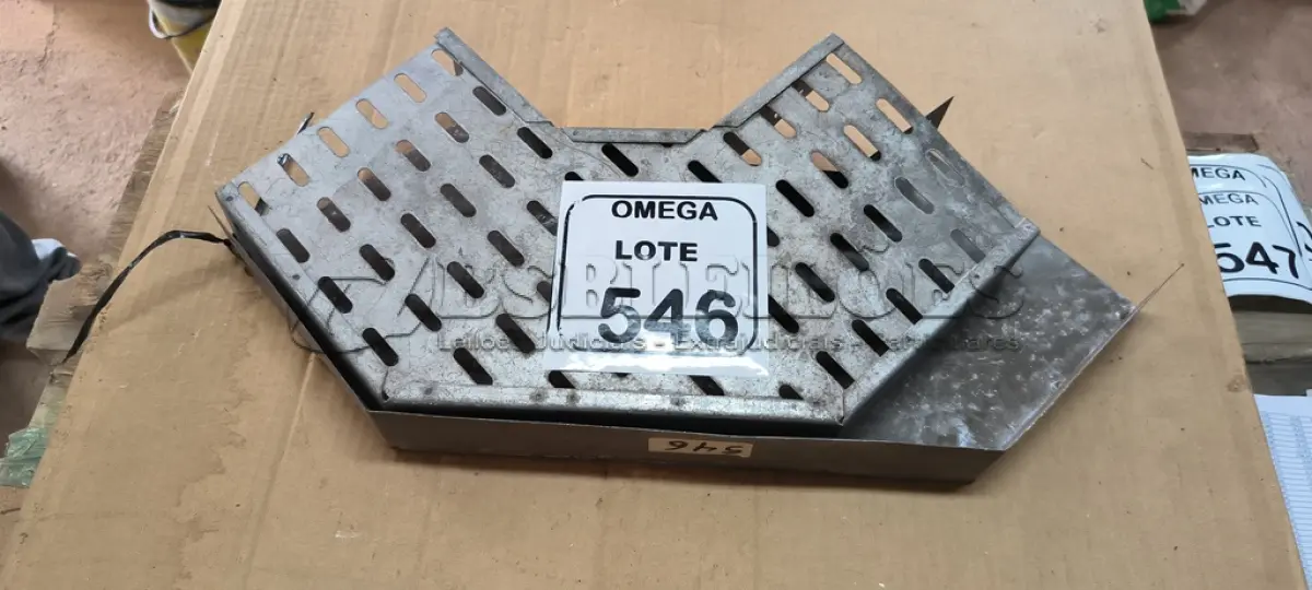 LOTE 546 - 02 CURVAS 90º PERFURADAS PARA ELETROCALHA 100X50. (NO ESTADO EM QUE SE ENCONTRA. SUJEITO A AVARIAS OCULTAS/VISÍVEIS.)