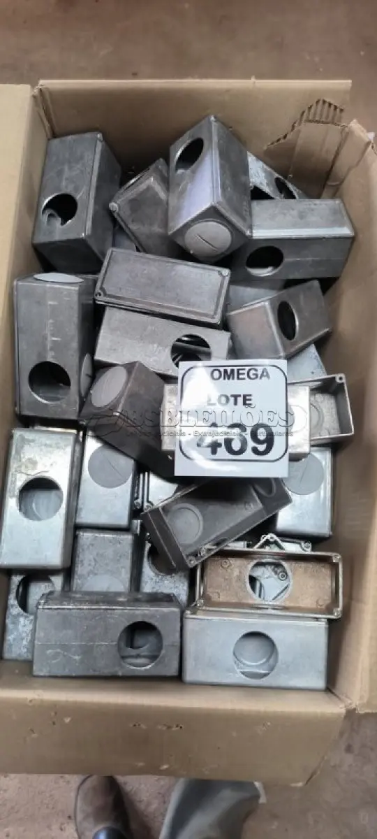 LOTE 469 - 45 PETROLETES DM (T) 110 L (NO ESTADO EM QUE SE ENCONTRA. SUJEITO A AVARIAS OCULTAS/VISÍVEIS.)