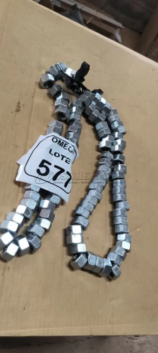 LOTE 577 - 100 PORCAS SEXTAVADAS POLIDA M13 X 1.5. (NO ESTADO EM QUE SE ENCONTRA. SUJEITO A AVARIAS OCULTAS/VISÍVEIS.)