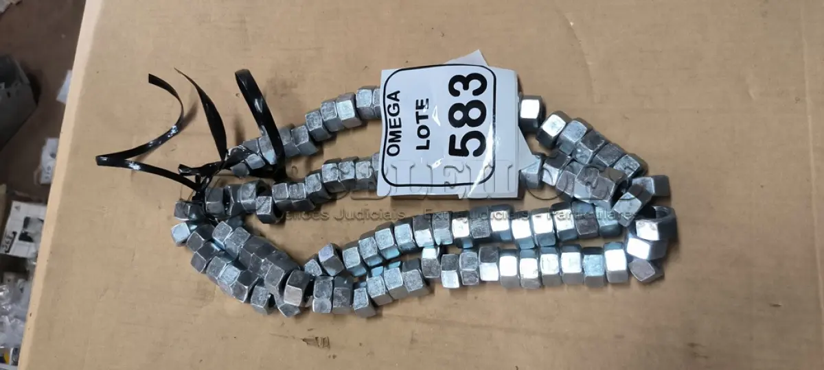 LOTE 583 - 100 PORCAS SEXTAVADA POLIDA M13 X 1.5. (NO ESTADO EM QUE SE ENCONTRA. SUJEITO A AVARIAS OCULTAS/VISÍVEIS.)
