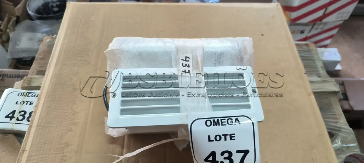 LOTE 437 - 04 LUMINÁRIAS DE EMBUTIR PARA ÁREAS MOLHADA 15 CM. (NO ESTADO EM QUE SE ENCONTRA. SUJEITO A AVARIAS OCULTAS/VISÍVEIS.)