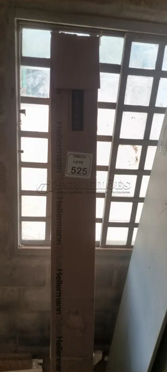LOTE 525 - 04 CANALETAS PLÁSTICAS P/ PROTEÇÃO E ROTEAMENTO DE FIOS E CABOS 50X80. (NO ESTADO EM QUE SE ENCONTRA. SUJEITO A AVARIAS OCULTAS/VISÍVEIS.)