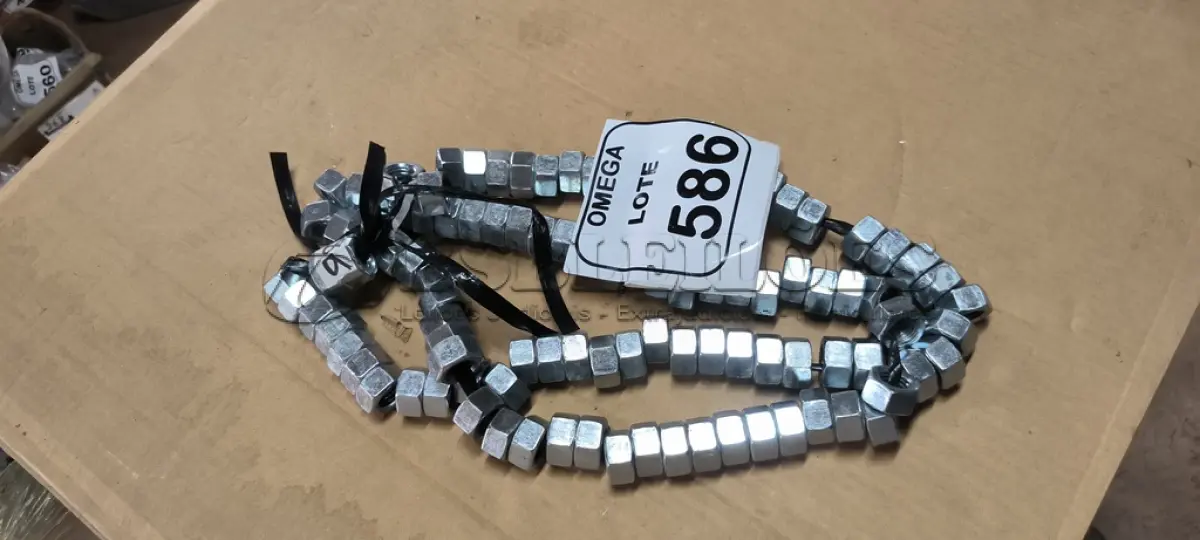 LOTE 586 - 100 PORCAS SEXTAVADAS POLIDA M13 X 1.5. (NO ESTADO EM QUE SE ENCONTRA. SUJEITO A AVARIAS OCULTAS/VISÍVEIS.)
