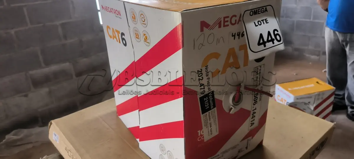 LOTE 446 - 120 CABOS DE REDE CAT-6. (NO ESTADO EM QUE SE ENCONTRA. SUJEITO A AVARIAS OCULTAS/VISÍVEIS.)