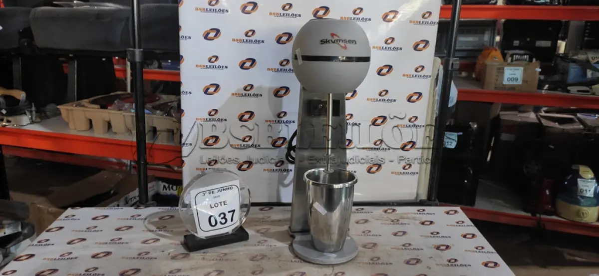 LOTE 037 - 01 BATEDOR DE MILKSHAKE MODELO BMS-N 220V MARCA SKYMSEN. (NO ESTADO) ATENÇÃO! FAZER A VISITAÇÃO ANTES DE ARREMATAR, NÃO SABEMOS SE FUNCIONA, LEILÃO NÃO TEM GARANTIA E NEM DEVOLUÇÃO, SUJEITO A POSSÍVEIS AVARIAS VISÍVEIS/OCULTAS E/OU AUSÊNCIA DE COMPONENTES.