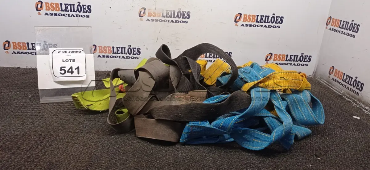 LOTE 541 - 01 LOTE COM VÁRIOS CINTOS DE SEGURANÇA E.P.I E ANTIQUEDAS. (NO ESTADO) ATENÇÃO! FAZER A VISITAÇÃO ANTES DE ARREMATAR, NÃO SABEMOS SE FUNCIONA, LEILÃO NÃO TEM GARANTIA E NEM DEVOLUÇÃO, SUJEITO A POSSÍVEIS AVARIAS VISÍVEIS/OCULTAS E/OU AUSÊNCIA DE COMPONENTES.
