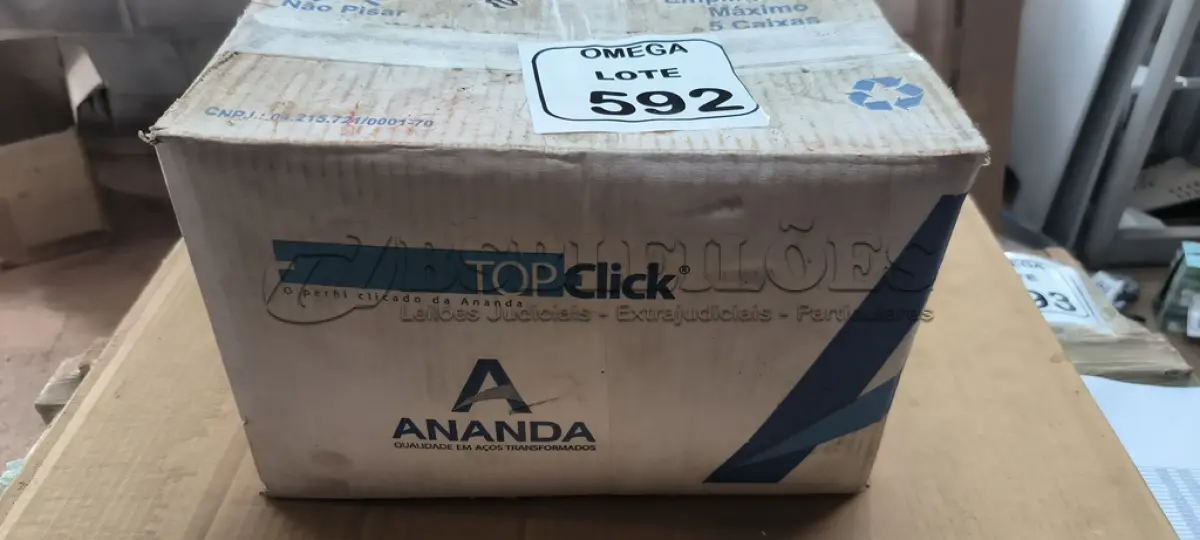 LOTE 592 - 300 PENDURAL RETO REBITE. (NO ESTADO EM QUE SE ENCONTRA. SUJEITO A AVARIAS OCULTAS/VISÍVEIS.)