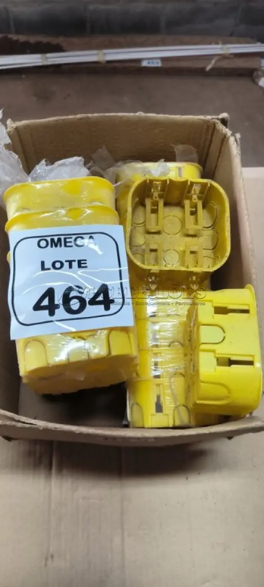 LOTE 464 - 22  TIGRE CAIXA DE LUZ 4X4 AMARELA - PARA DRYWALL. (NO ESTADO EM QUE SE ENCONTRA. SUJEITO A AVARIAS OCULTAS/VISÍVEIS.)