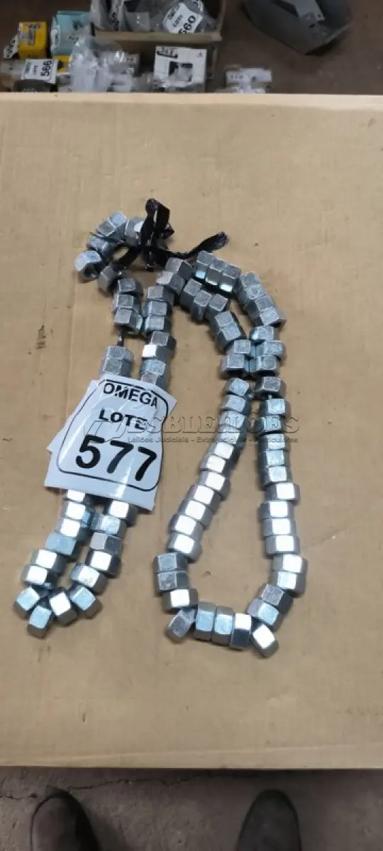 LOTE 577 - 100 PORCAS SEXTAVADAS POLIDA M13 X 1.5. (NO ESTADO EM QUE SE ENCONTRA. SUJEITO A AVARIAS OCULTAS/VISÍVEIS.)