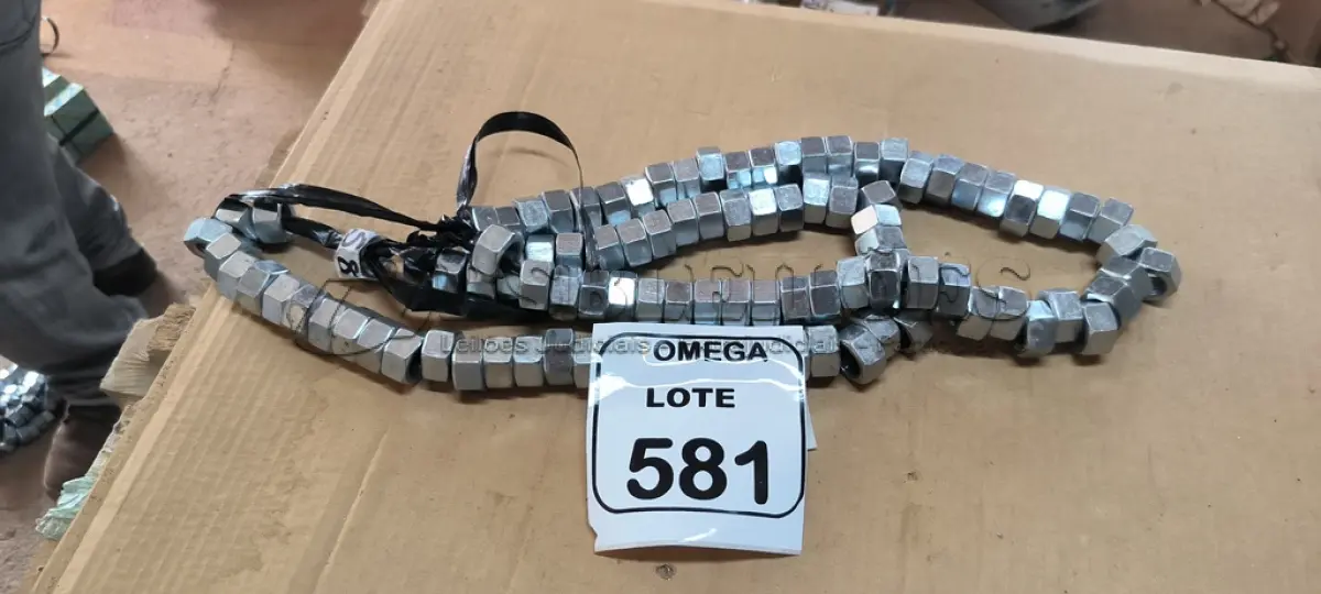 LOTE 581 - 100 PORCASS SEXTAVADAS POLIDA M13 X 1.5. (NO ESTADO EM QUE SE ENCONTRA. SUJEITO A AVARIAS OCULTAS/VISÍVEIS.)