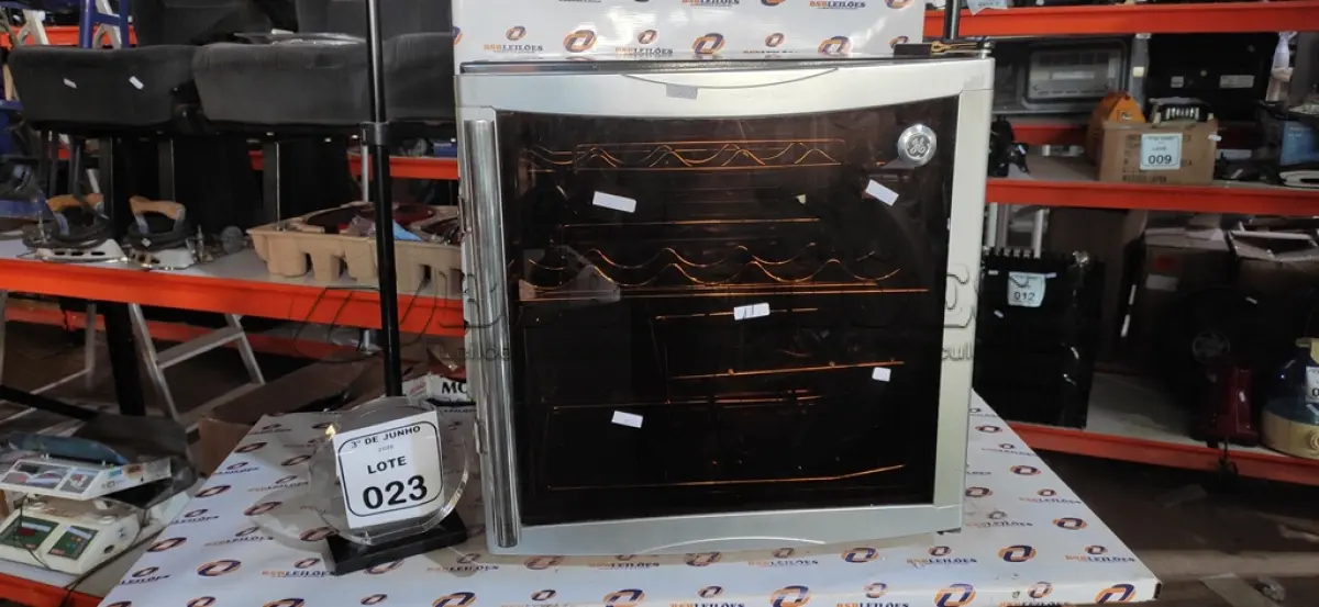LOTE 023 - 01 ADEGA DE VINHOS 220V MODELO GWC02DBFANS MARCA LG. (NO ESTADO) ATENÇÃO! FAZER A VISITAÇÃO ANTES DE ARREMATAR, NÃO SABEMOS SE FUNCIONA, LEILÃO NÃO TEM GARANTIA E NEM DEVOLUÇÃO, SUJEITO A POSSÍVEIS AVARIAS VISÍVEIS/OCULTAS E/OU AUSÊNCIA DE COMPONENTES.