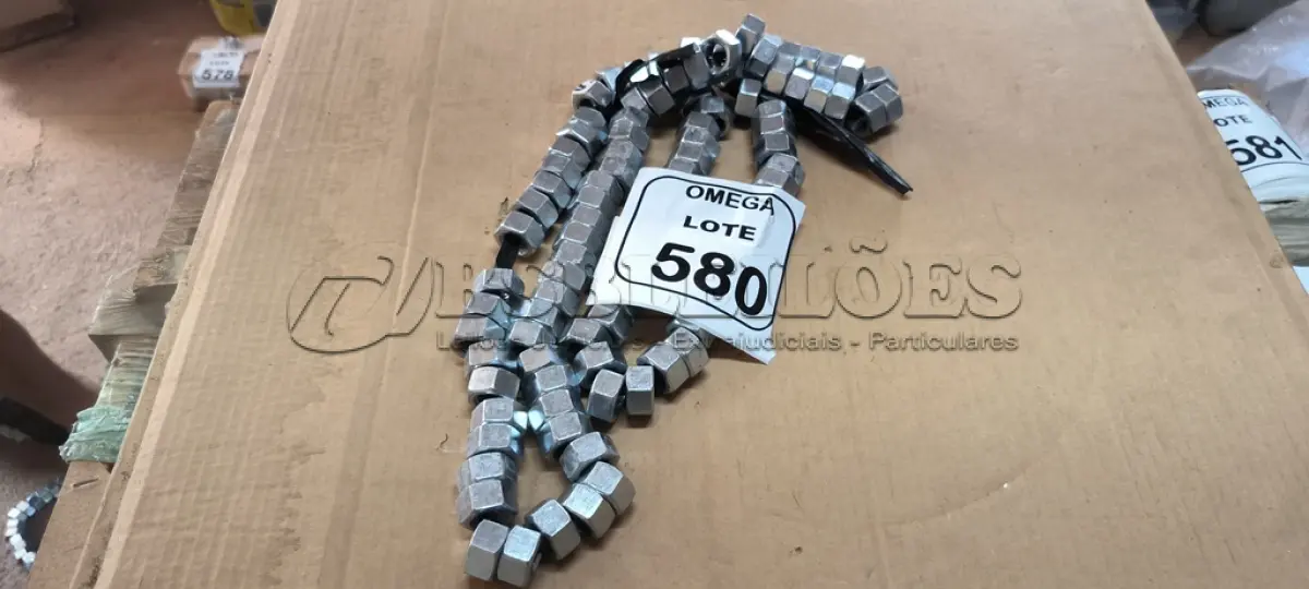 LOTE 580 - 100 PORCAS SEXTAVADAS POLIDA M13 X 1.5. (NO ESTADO EM QUE SE ENCONTRA. SUJEITO A AVARIAS OCULTAS/VISÍVEIS.)