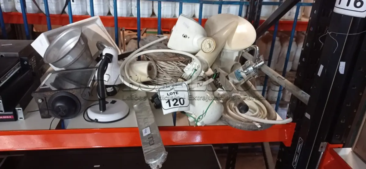 LOTE 120 - 01 ROLO DE FIO ENCAPADO, 03 CHUVEIROS, 01 PIA DE PLÁSTICO, 01 TORNEIRAS DE COZINHA COM FILTRO, 03 LUMINÁRIAS DE MODELOS DIVERSOS E 01 ACESSÓRIO PARA CARRO CERATO. (NO ESTADO) ATENÇÃO! FAZER A VISITAÇÃO ANTES DE ARREMATAR, NÃO SABEMOS SE FUNCIONA, LEILÃO NÃO TEM GARANTIA E NEM DEVOLUÇÃO, SUJEITO A POSSÍVEIS AVARIAS VISÍVEIS/OCULTAS E/OU AUSÊNCIA DE COMPONENTES.