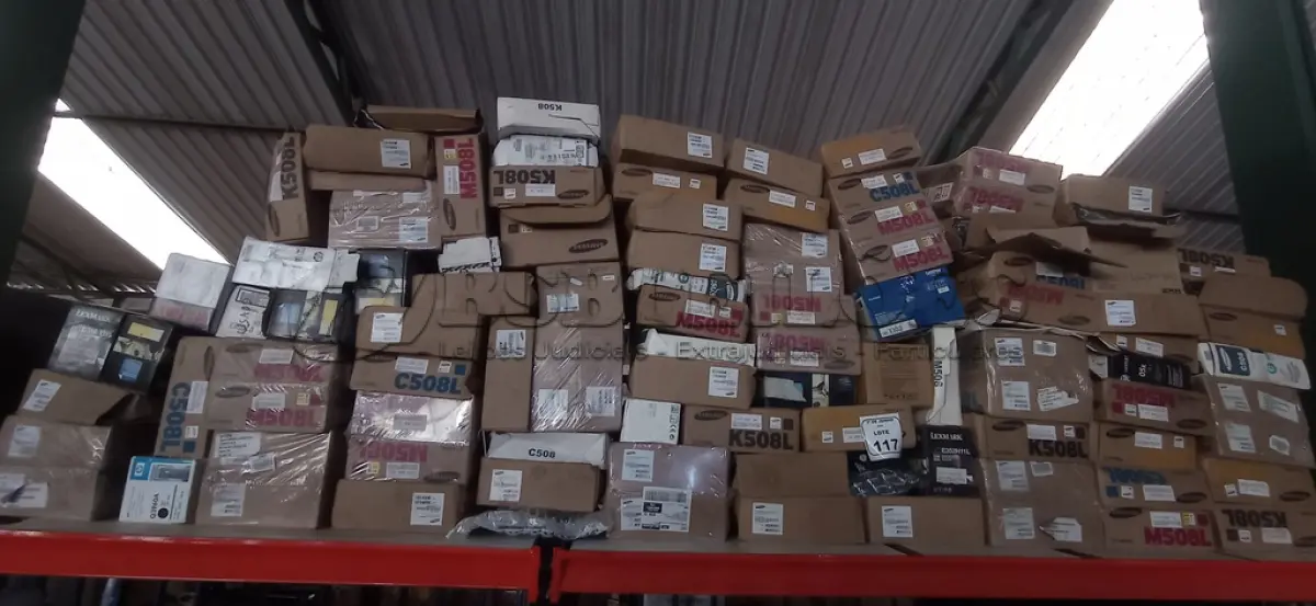 LOTE 117 - 01 LOTE COM GRANDE QUANTIDADE DE TONNERS PARA IMPRESSORAS DE MARCASSE MODELOS DIVERSOS. (NO ESTADO) ATENÇÃO! FAZER A VISITAÇÃO ANTES DE ARREMATAR, NÃO SABEMOS SE FUNCIONA, LEILÃO NÃO TEM GARANTIA E NEM DEVOLUÇÃO, SUJEITO A POSSÍVEIS AVARIAS VISÍVEIS/OCULTAS E/OU AUSÊNCIA DE COMPONENTES.