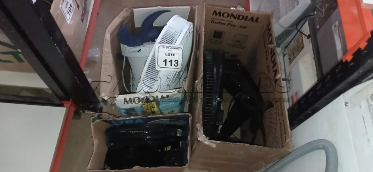 LOTE 113 - 03 VENTILADORES DESMONTADOS DE MODELOS DIVERSOS MARCA MONDIAL. (NO ESTADO) ATENÇÃO! FAZER A VISITAÇÃO ANTES DE ARREMATAR, NÃO SABEMOS SE FUNCIONA, LEILÃO NÃO TEM GARANTIA E NEM DEVOLUÇÃO, SUJEITO A POSSÍVEIS AVARIAS VISÍVEIS/OCULTAS E/OU AUSÊNCIA DE COMPONENTES.