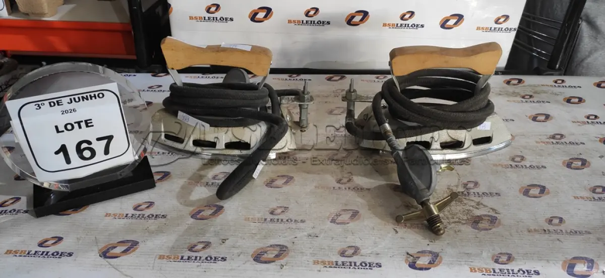 LOTE 167 - 02 FERROS DE PASSAR A GÁS. (NO ESTADO) ATENÇÃO! FAZER A VISITAÇÃO ANTES DE ARREMATAR, NÃO SABEMOS SE FUNCIONA, LEILÃO NÃO TEM GARANTIA E NEM DEVOLUÇÃO, SUJEITO A POSSÍVEIS AVARIAS VISÍVEIS/OCULTAS E/OU AUSÊNCIA DE COMPONENTES.