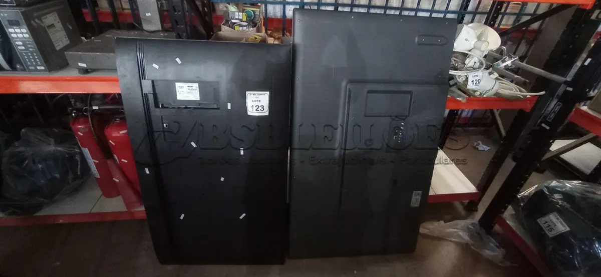 LOTE 123 - 01 TV 55’’ MARCA SAMSUNG  01 TV 60’’MARCA LG PARA RETIRADA DE PEÇAS. (NO ESTADO) ATENÇÃO! FAZER A VISITAÇÃO ANTES DE ARREMATAR, NÃO SABEMOS SE FUNCIONA, LEILÃO NÃO TEM GARANTIA E NEM DEVOLUÇÃO, SUJEITO A POSSÍVEIS AVARIAS VISÍVEIS/OCULTAS E/OU AUSÊNCIA DE COMPONENTES.