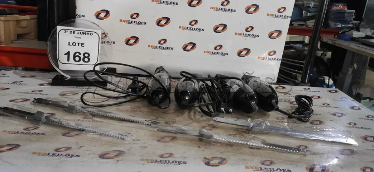 LOTE 168 - 04 FACAS ELÉTRICAS MARCA MONDIAL. (NO ESTADO) ATENÇÃO! FAZER A VISITAÇÃO ANTES DE ARREMATAR, NÃO SABEMOS SE FUNCIONA, LEILÃO NÃO TEM GARANTIA E NEM DEVOLUÇÃO, SUJEITO A POSSÍVEIS AVARIAS VISÍVEIS/OCULTAS E/OU AUSÊNCIA DE COMPONENTES.