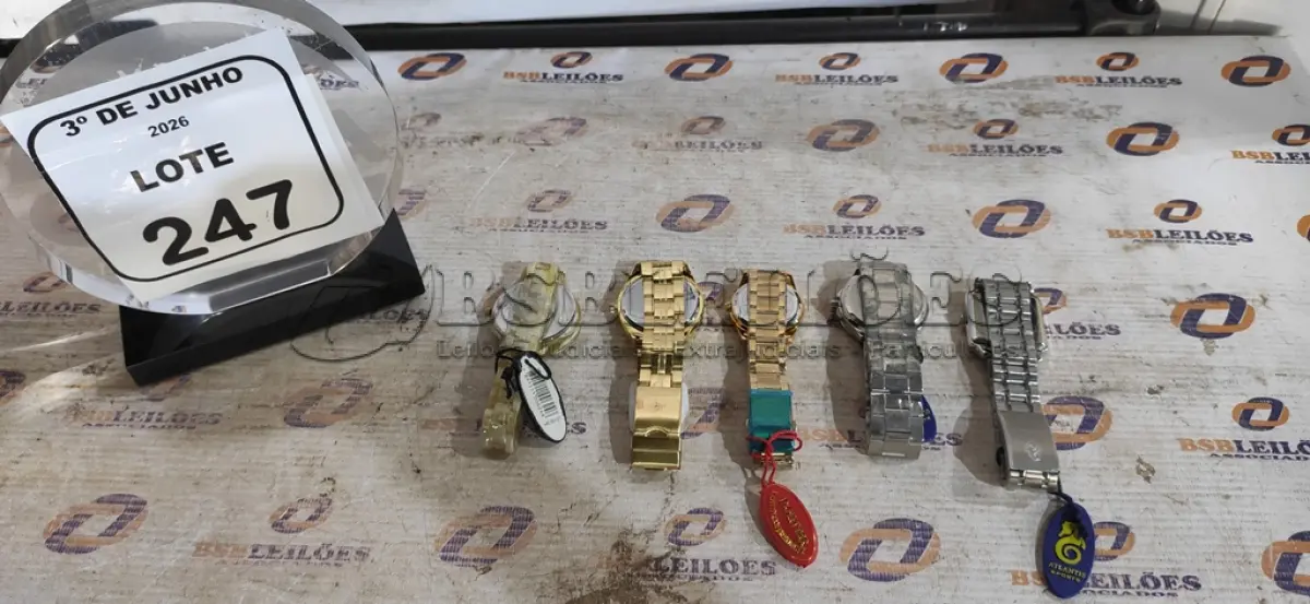 LOTE 247 - 05 RELÓGIOS DE PULSO. (NO ESTADO) ATENÇÃO! FAZER A VISITAÇÃO ANTES DE ARREMATAR, NÃO SABEMOS SE FUNCIONA, LEILÃO NÃO TEM GARANTIA E NEM DEVOLUÇÃO, SUJEITO A POSSÍVEIS AVARIAS VISÍVEIS/OCULTAS E/OU AUSÊNCIA DE COMPONENTES.