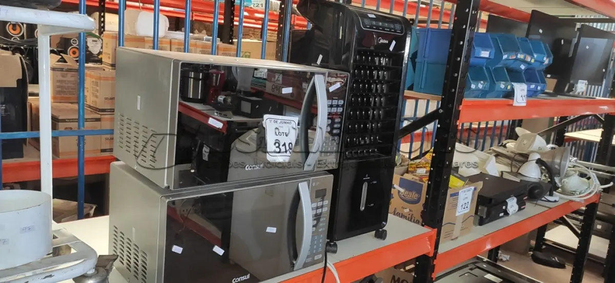 LOTE 319 - 01 CLIMATIZADOR MARCA MIDEA E 02 MICRO-ONDAS MARCA CONSUL. (NO ESTADO) ATENÇÃO! FAZER A VISITAÇÃO ANTES DE ARREMATAR, NÃO SABEMOS SE FUNCIONA, LEILÃO NÃO TEM GARANTIA E NEM DEVOLUÇÃO, SUJEITO A POSSÍVEIS AVARIAS VISÍVEIS/OCULTAS E/OU AUSÊNCIA DE COMPONENTES.