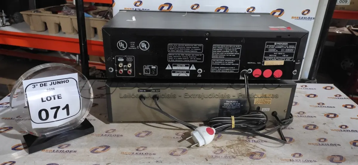 LOTE 071 - 01 TOCA FITAS CASSETE MODELO CT-W205R MARCA PIONEER E 01 TOCA FITAS CASSETE MARCA TECHNICS. (NO ESTADO) ATENÇÃO! FAZER A VISITAÇÃO ANTES DE ARREMATAR, NÃO SABEMOS SE FUNCIONA, LEILÃO NÃO TEM GARANTIA E NEM DEVOLUÇÃO, SUJEITO A POSSÍVEIS AVARIAS VISÍVEIS/OCULTAS E/OU AUSÊNCIA DE COMPONENTES.