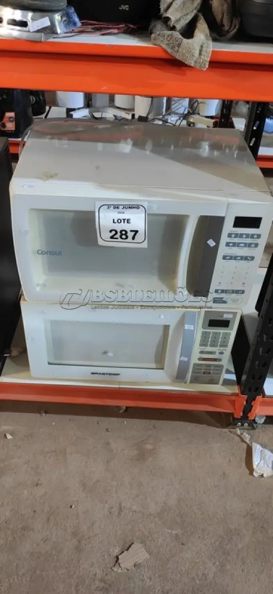 LOTE 287 - 02 MICRO-ONDAS MARCAS CONSUL E BRASTEMP. (NO ESTADO) ATENÇÃO! FAZER A VISITAÇÃO ANTES DE ARREMATAR, NÃO SABEMOS SE FUNCIONA, LEILÃO NÃO TEM GARANTIA E NEM DEVOLUÇÃO, SUJEITO A POSSÍVEIS AVARIAS VISÍVEIS/OCULTAS E/OU AUSÊNCIA DE COMPONENTES.