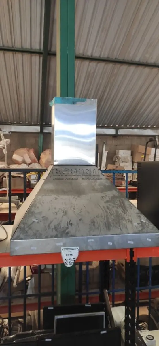 LOTE 325 - 01 COIFA EM INOX. (NO ESTADO) ATENÇÃO! FAZER A VISITAÇÃO ANTES DE ARREMATAR, NÃO SABEMOS SE FUNCIONA, LEILÃO NÃO TEM GARANTIA E NEM DEVOLUÇÃO, SUJEITO A POSSÍVEIS AVARIAS VISÍVEIS/OCULTAS E/OU AUSÊNCIA DE COMPONENTES.