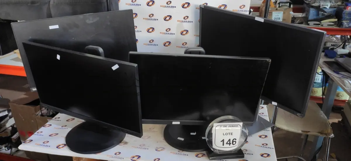 LOTE 146 - 04 MONITORES MODELOS THINLVISION MARCA LENOVO. (NO ESTADO) ATENÇÃO! FAZER A VISITAÇÃO ANTES DE ARREMATAR, NÃO SABEMOS SE FUNCIONA, LEILÃO NÃO TEM GARANTIA E NEM DEVOLUÇÃO, SUJEITO A POSSÍVEIS AVARIAS VISÍVEIS/OCULTAS E/OU AUSÊNCIA DE COMPONENTES.