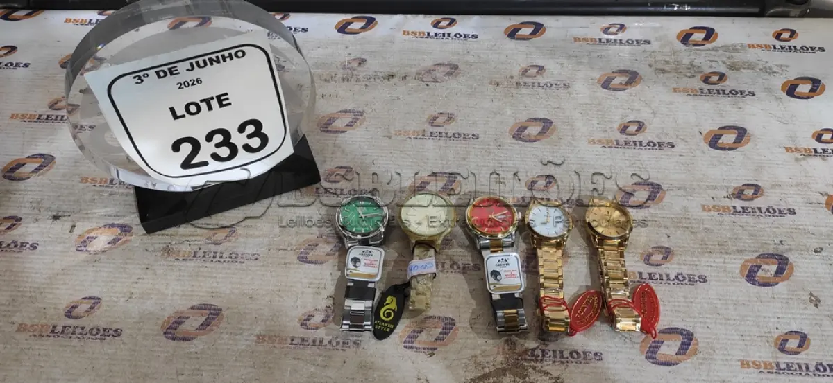 LOTE 233 - 05 RELÓGIOS DE PULSO. (NO ESTADO) ATENÇÃO! FAZER A VISITAÇÃO ANTES DE ARREMATAR, NÃO SABEMOS SE FUNCIONA, LEILÃO NÃO TEM GARANTIA E NEM DEVOLUÇÃO, SUJEITO A POSSÍVEIS AVARIAS VISÍVEIS/OCULTAS E/OU AUSÊNCIA DE COMPONENTES.
