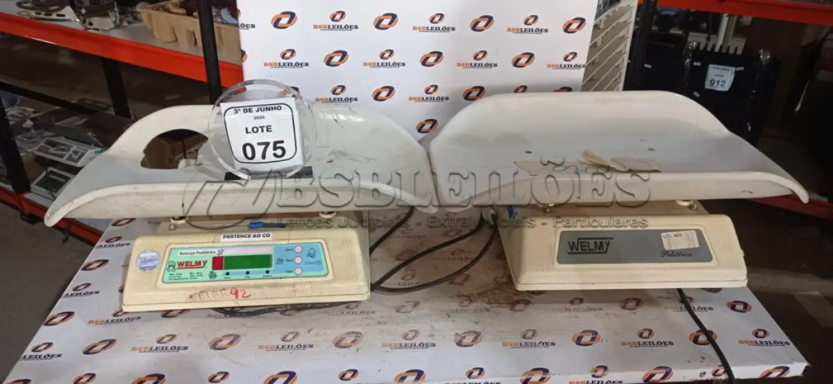 LOTE 075 - 02 BALANÇAS PEDIÁTRICAS. (NO ESTADO) ATENÇÃO! FAZER A VISITAÇÃO ANTES DE ARREMATAR, NÃO SABEMOS SE FUNCIONA, LEILÃO NÃO TEM GARANTIA E NEM DEVOLUÇÃO, SUJEITO A POSSÍVEIS AVARIAS VISÍVEIS/OCULTAS E/OU AUSÊNCIA DE COMPONENTES.