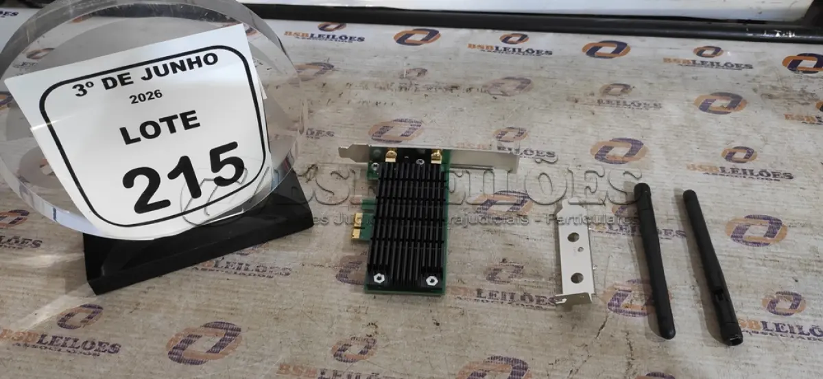LOTE 215 - 01 ROTEADOR MODELO AC1200 MARCA TP-LINK. (NO ESTADO) ATENÇÃO! FAZER A VISITAÇÃO ANTES DE ARREMATAR, NÃO SABEMOS SE FUNCIONA, LEILÃO NÃO TEM GARANTIA E NEM DEVOLUÇÃO, SUJEITO A POSSÍVEIS AVARIAS VISÍVEIS/OCULTAS E/OU AUSÊNCIA DE COMPONENTES.
