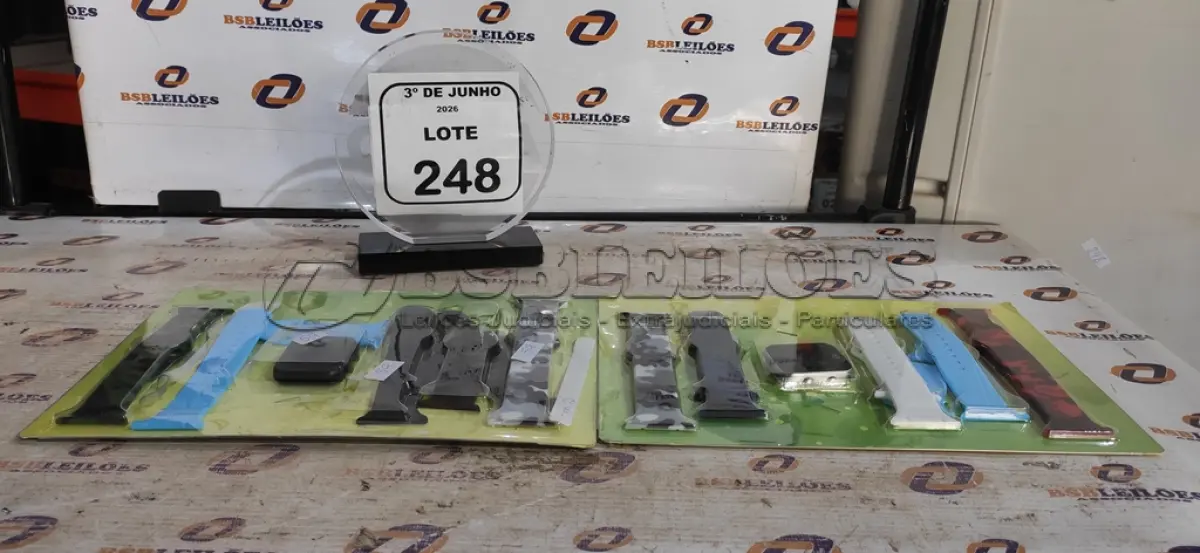 LOTE 248 - 02 RELÓGIOS INTELIGENTES COM 05 PULSEIRAS. (NO ESTADO) ATENÇÃO! FAZER A VISITAÇÃO ANTES DE ARREMATAR, NÃO SABEMOS SE FUNCIONA, LEILÃO NÃO TEM GARANTIA E NEM DEVOLUÇÃO, SUJEITO A POSSÍVEIS AVARIAS VISÍVEIS/OCULTAS E/OU AUSÊNCIA DE COMPONENTES.