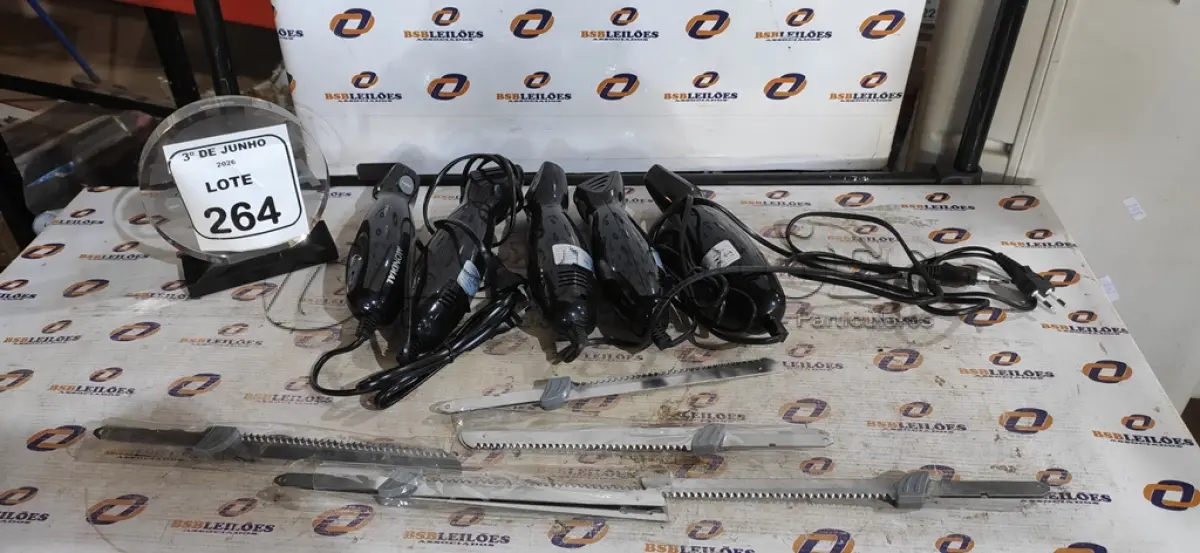 LOTE 264 - 05 FACAS ELÉTRICAS 220V MARCA MONDIAL. (NO ESTADO) ATENÇÃO! FAZER A VISITAÇÃO ANTES DE ARREMATAR, NÃO SABEMOS SE FUNCIONA, LEILÃO NÃO TEM GARANTIA E NEM DEVOLUÇÃO, SUJEITO A POSSÍVEIS AVARIAS VISÍVEIS/OCULTAS E/OU AUSÊNCIA DE COMPONENTES.