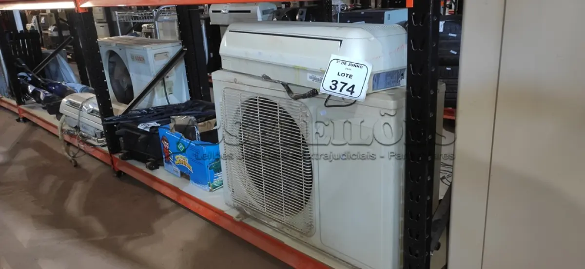 LOTE 374 - 01 EVAPORADORA 6000 BTU/H E 01 CONDENSADORA 12000 BTU/H. (NO ESTADO) ATENÇÃO! FAZER A VISITAÇÃO ANTES DE ARREMATAR, NÃO SABEMOS SE FUNCIONA, LEILÃO NÃO TEM GARANTIA E NEM DEVOLUÇÃO, SUJEITO A POSSÍVEIS AVARIAS VISÍVEIS/OCULTAS E/OU AUSÊNCIA DE COMPONENTES.