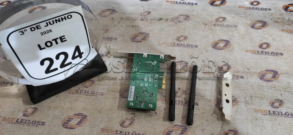 LOTE 224 - 01 ROTEADOR MODELO AC1200 MARCA TP-LINK. (NO ESTADO) ATENÇÃO! FAZER A VISITAÇÃO ANTES DE ARREMATAR, NÃO SABEMOS SE FUNCIONA, LEILÃO NÃO TEM GARANTIA E NEM DEVOLUÇÃO, SUJEITO A POSSÍVEIS AVARIAS VISÍVEIS/OCULTAS E/OU AUSÊNCIA DE COMPONENTES.