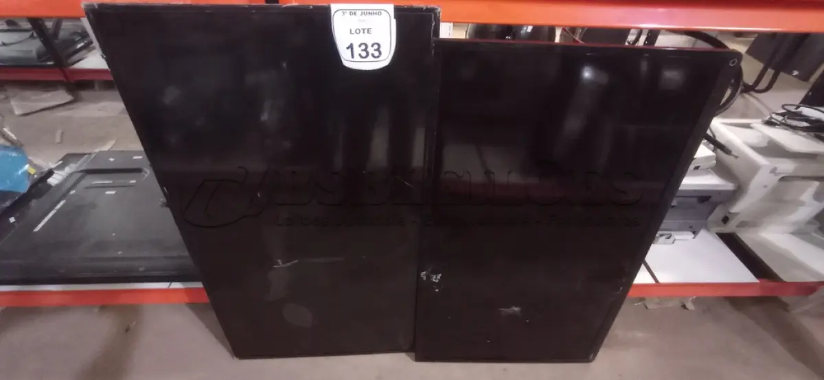 LOTE 133 - 01 TV 43’’ MARCA PHILIPS E 01 TV 42’’ MARCA SEMP TOSHIBA PARA RETIRADA DE PEÇAS. (NO ESTADO) ATENÇÃO! FAZER A VISITAÇÃO ANTES DE ARREMATAR, NÃO SABEMOS SE FUNCIONA, LEILÃO NÃO TEM GARANTIA E NEM DEVOLUÇÃO, SUJEITO A POSSÍVEIS AVARIAS VISÍVEIS/OCULTAS E/OU AUSÊNCIA DE COMPONENTES.
