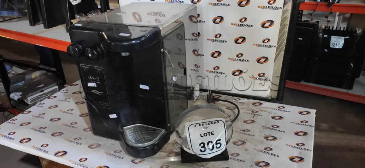 LOTE 305 - 01 PURIFICADOR DE ÁGUA MODELO SOFT MARCA EVEREST. (NO ESTADO) ATENÇÃO! FAZER A VISITAÇÃO ANTES DE ARREMATAR, NÃO SABEMOS SE FUNCIONA, LEILÃO NÃO TEM GARANTIA E NEM DEVOLUÇÃO, SUJEITO A POSSÍVEIS AVARIAS VISÍVEIS/OCULTAS E/OU AUSÊNCIA DE COMPONENTES.