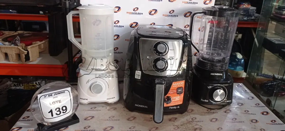 LOTE 139 - 01 AIR FRYER 4L E 02 LIQUIDIFICADORES DE MODELOS DIVERSOS MARCA MONDIAL. (NO ESTADO) ATENÇÃO! FAZER A VISITAÇÃO ANTES DE ARREMATAR, NÃO SABEMOS SE FUNCIONA, LEILÃO NÃO TEM GARANTIA E NEM DEVOLUÇÃO, SUJEITO A POSSÍVEIS AVARIAS VISÍVEIS/OCULTAS E/OU AUSÊNCIA DE COMPONENTES.