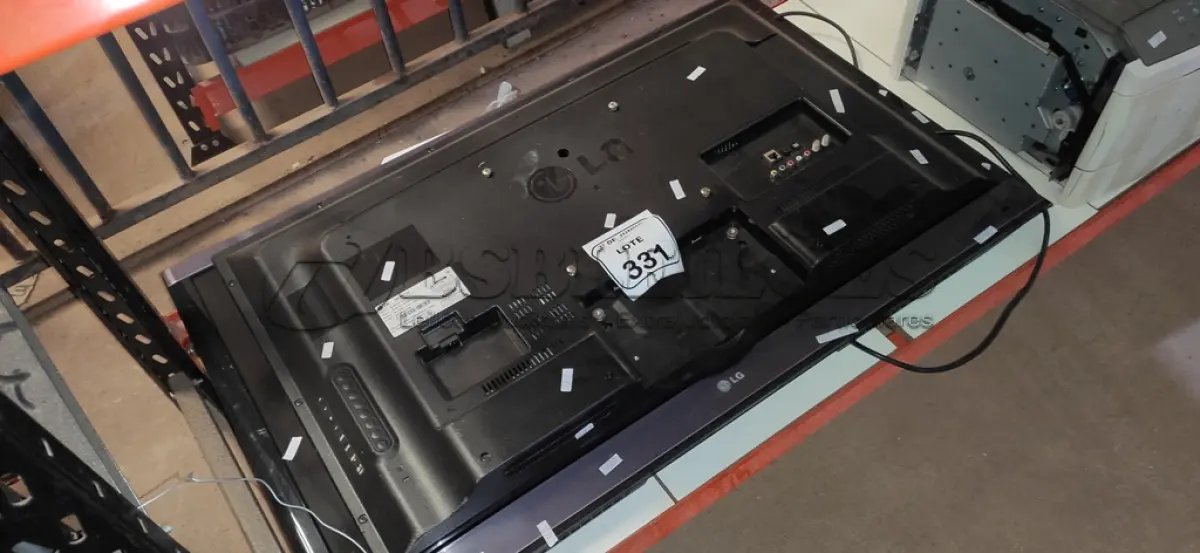 LOTE 331 - 02 TVS 32’’ E 42’’ MARCA LG PARA RETIRADA DE PEÇAS. (NO ESTADO) ATENÇÃO! FAZER A VISITAÇÃO ANTES DE ARREMATAR, NÃO SABEMOS SE FUNCIONA, LEILÃO NÃO TEM GARANTIA E NEM DEVOLUÇÃO, SUJEITO A POSSÍVEIS AVARIAS VISÍVEIS/OCULTAS E/OU AUSÊNCIA DE COMPONENTES.
