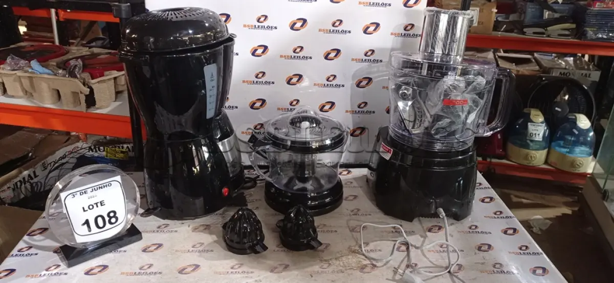 LOTE 108 - 01 ESPREMEDOR, 01 CAFETEIRA E 01 MULTIPROCESSADOR 220V, MARCAS MONDIAL. (NO ESTADO) ATENÇÃO! FAZER A VISITAÇÃO ANTES DE ARREMATAR, NÃO SABEMOS SE FUNCIONA, LEILÃO NÃO TEM GARANTIA E NEM DEVOLUÇÃO, SUJEITO A POSSÍVEIS AVARIAS VISÍVEIS/OCULTAS E/OU AUSÊNCIA DE COMPONENTES.