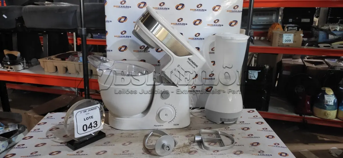 LOTE 043 - 01 BATEDEIRA PLANETÁRIA 220V MARCA MONDIAL E 01 LIQUIDIFICADOR MODELO EASY. (NO ESTADO) ATENÇÃO! FAZER A VISITAÇÃO ANTES DE ARREMATAR, NÃO SABEMOS SE FUNCIONA, LEILÃO NÃO TEM GARANTIA E NEM DEVOLUÇÃO, SUJEITO A POSSÍVEIS AVARIAS VISÍVEIS/OCULTAS E/OU AUSÊNCIA DE COMPONENTES.
