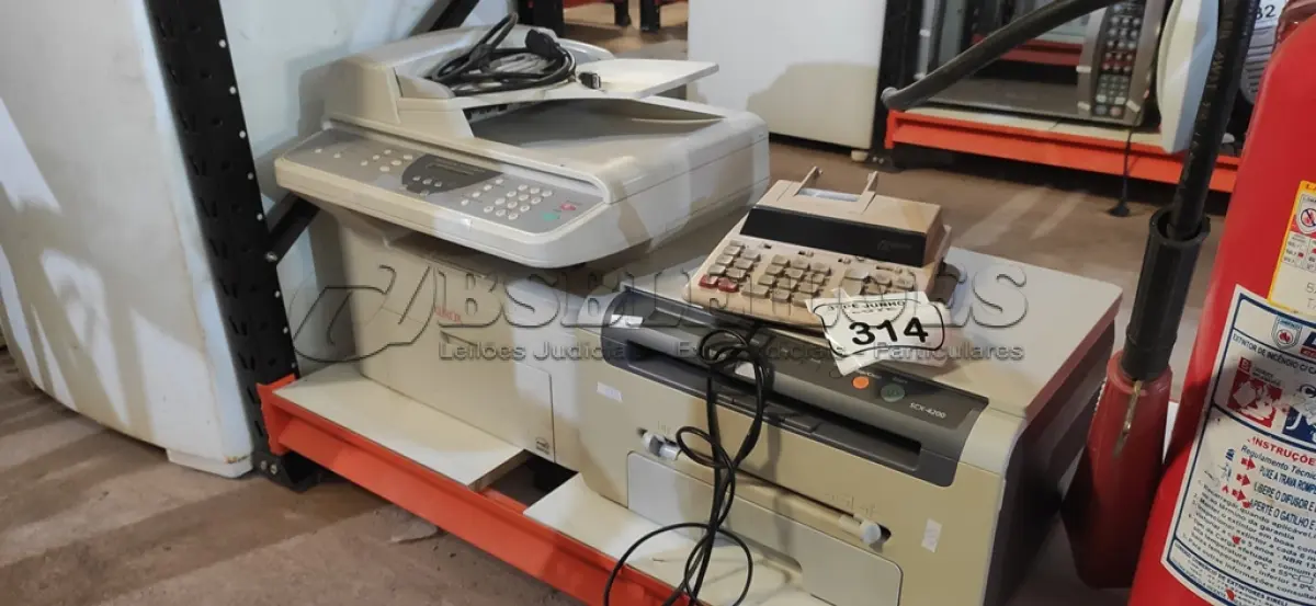 LOTE 314 - 01 IMPRESSORA MODELO SCX-4200 MARCA SAMSUNG, 01 IMPRESSORA MODELO 3200MFP MARCA XEROX E 01 CALCULADORA COMERCIAL. (NO ESTADO) ATENÇÃO! FAZER A VISITAÇÃO ANTES DE ARREMATAR, NÃO SABEMOS SE FUNCIONA, LEILÃO NÃO TEM GARANTIA E NEM DEVOLUÇÃO, SUJEITO A POSSÍVEIS AVARIAS VISÍVEIS/OCULTAS E/OU AUSÊNCIA DE COMPONENTES.