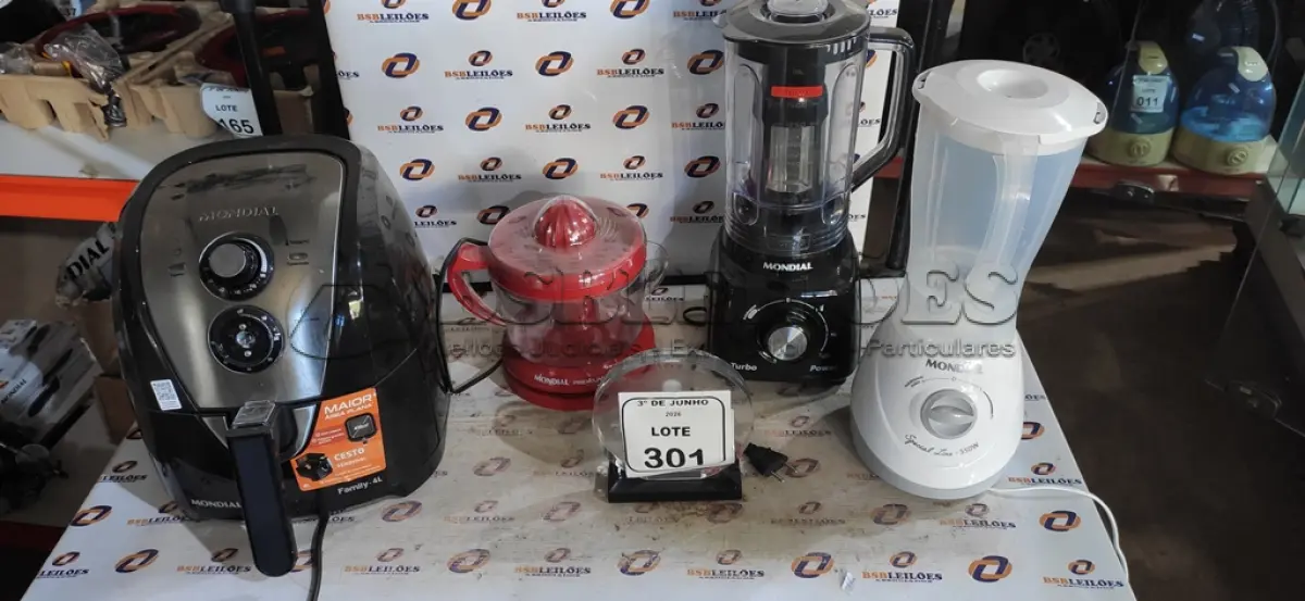 LOTE 301 - 01 AIR FRYER DE 4L, 01 ESPREMEDOR DE FRUTAS E 02 LIQUIDIFICADORES MARCA MONDIAL. (NO ESTADO) ATENÇÃO! FAZER A VISITAÇÃO ANTES DE ARREMATAR, NÃO SABEMOS SE FUNCIONA, LEILÃO NÃO TEM GARANTIA E NEM DEVOLUÇÃO, SUJEITO A POSSÍVEIS AVARIAS VISÍVEIS/OCULTAS E/OU AUSÊNCIA DE COMPONENTES.