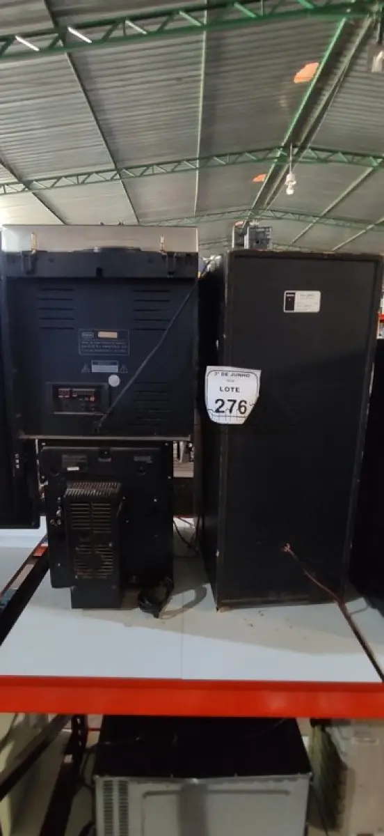 LOTE 276 - 01 MINI SYSTEM MARCA GENEZI E 01 APARELHO DE SOM 3 EM 1 MODELO SS-7700 MARCA CCE E 01 CAIXA DE SOM MODELO SS-B1212 MARCA SONY. (NO ESTADO) ATENÇÃO! FAZER A VISITAÇÃO ANTES DE ARREMATAR, NÃO SABEMOS SE FUNCIONA, LEILÃO NÃO TEM GARANTIA E NEM DEVOLUÇÃO, SUJEITO A POSSÍVEIS AVARIAS VISÍVEIS/OCULTAS E/OU AUSÊNCIA DE COMPONENTES.