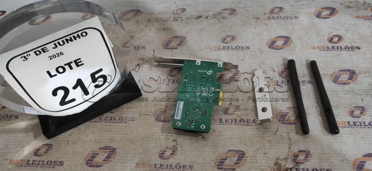 LOTE 215 - 01 ROTEADOR MODELO AC1200 MARCA TP-LINK. (NO ESTADO) ATENÇÃO! FAZER A VISITAÇÃO ANTES DE ARREMATAR, NÃO SABEMOS SE FUNCIONA, LEILÃO NÃO TEM GARANTIA E NEM DEVOLUÇÃO, SUJEITO A POSSÍVEIS AVARIAS VISÍVEIS/OCULTAS E/OU AUSÊNCIA DE COMPONENTES.