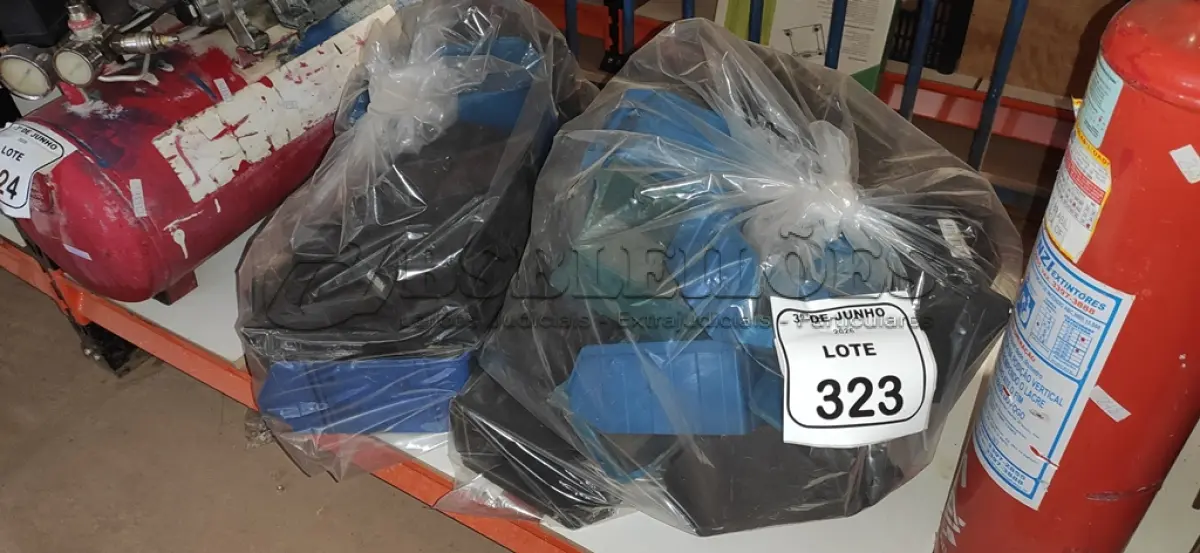 LOTE 323 - 01 LOTE COM GRANDE QUANTIDADE DE CAIXAS DE PLÁSTICO ORGANIZADORAS DE PARAFUSOS. (NO ESTADO) ATENÇÃO! FAZER A VISITAÇÃO ANTES DE ARREMATAR, NÃO SABEMOS SE FUNCIONA, LEILÃO NÃO TEM GARANTIA E NEM DEVOLUÇÃO, SUJEITO A POSSÍVEIS AVARIAS VISÍVEIS/OCULTAS E/OU AUSÊNCIA DE COMPONENTES.