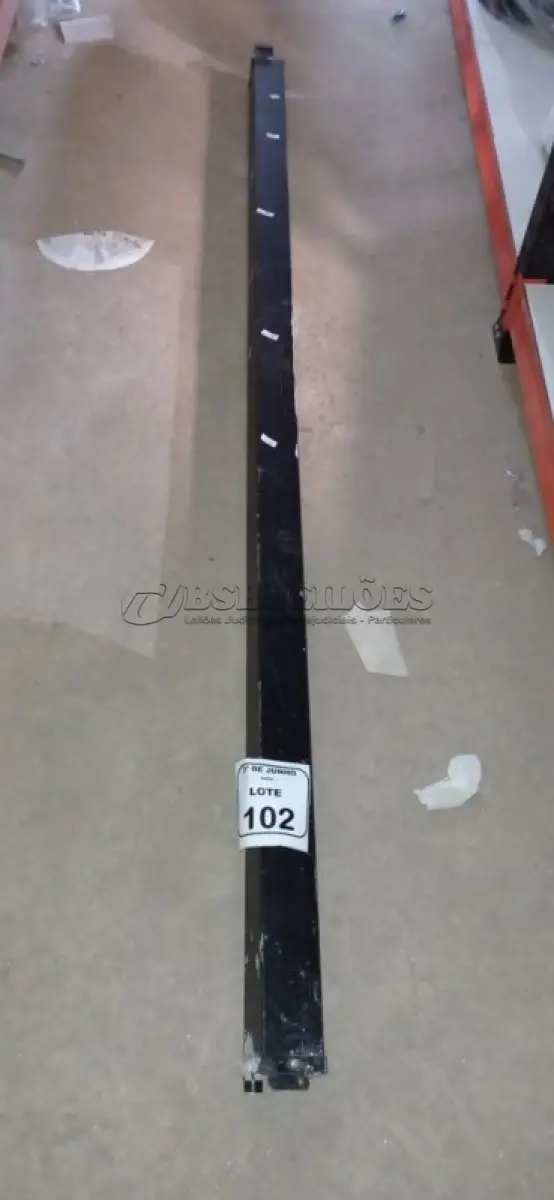 LOTE 102 - 01 TELA DE PROJEÇÃO RETRÁTIL. (NO ESTADO) ATENÇÃO! FAZER A VISITAÇÃO ANTES DE ARREMATAR, NÃO SABEMOS SE FUNCIONA, LEILÃO NÃO TEM GARANTIA E NEM DEVOLUÇÃO, SUJEITO A POSSÍVEIS AVARIAS VISÍVEIS/OCULTAS E/OU AUSÊNCIA DE COMPONENTES.