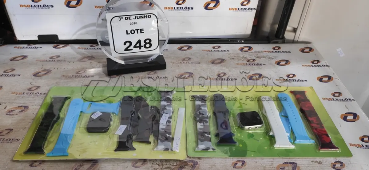 LOTE 248 - 02 RELÓGIOS INTELIGENTES COM 05 PULSEIRAS. (NO ESTADO) ATENÇÃO! FAZER A VISITAÇÃO ANTES DE ARREMATAR, NÃO SABEMOS SE FUNCIONA, LEILÃO NÃO TEM GARANTIA E NEM DEVOLUÇÃO, SUJEITO A POSSÍVEIS AVARIAS VISÍVEIS/OCULTAS E/OU AUSÊNCIA DE COMPONENTES.