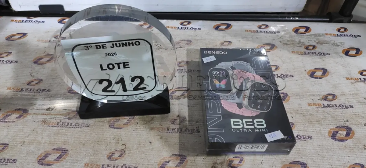 LOTE 212 - 01 SMART WATCH MODELO BE8 ULTRA MINI MARCA BENEDO. (NO ESTADO) ATENÇÃO! FAZER A VISITAÇÃO ANTES DE ARREMATAR, NÃO SABEMOS SE FUNCIONA, LEILÃO NÃO TEM GARANTIA E NEM DEVOLUÇÃO, SUJEITO A POSSÍVEIS AVARIAS VISÍVEIS/OCULTAS E/OU AUSÊNCIA DE COMPONENTES.